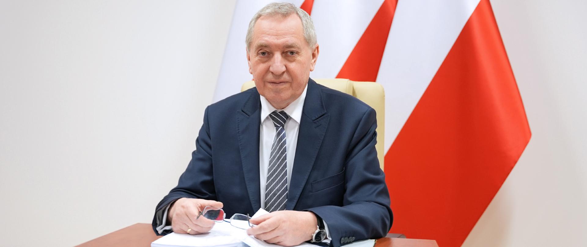 Zdjęcie Henryka Kowalczyka, Wiceprezesa Rady Ministrów, Ministra Rolnictwa i Rozwoju Wsi