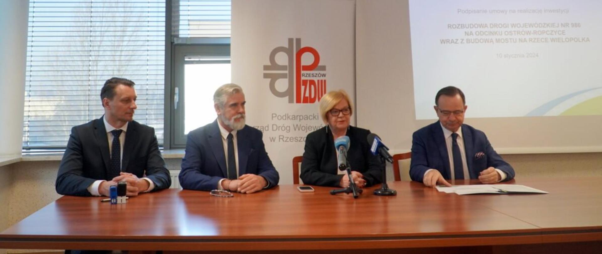 Wojewoda podkarpacki Teresa Kubas-Hul podczas konferencji prasowej