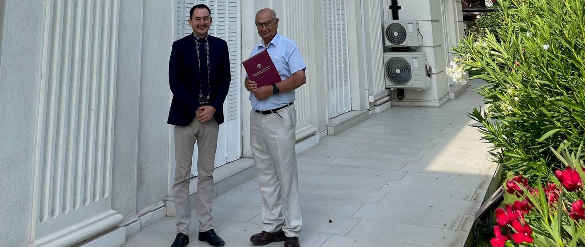 konsul_honorowy V. Fajardo