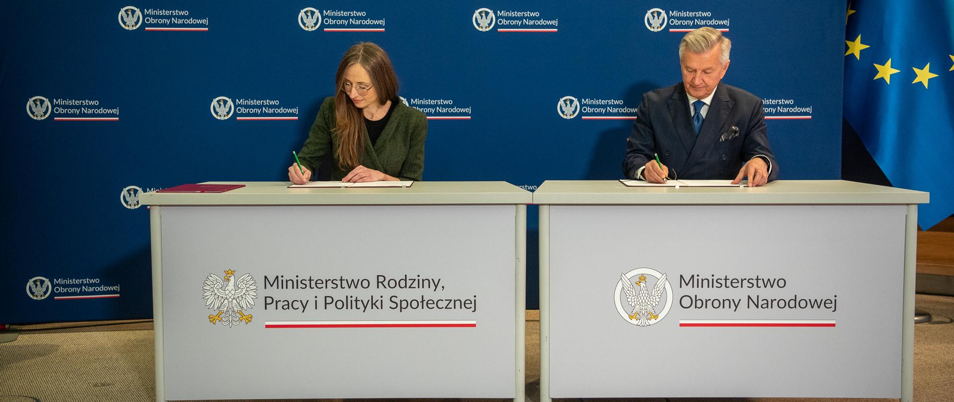 6 marca 2026 r. w siedzibie MON w Warszawie zostało podpisane porozumienie pomiędzy Ministerstwem Obrony Narodowej reprezentowanym przez podsekretarza stanu w MON Stanisława Wziątka, a Ministerstwem Rodziny, Pracy i Polityki Społecznej reprezentowanym przez ministrę Agnieszkę Dziemianowicz-Bąk w sprawie współpracy realizowanej przez Ochotnicze Hufce Pracy. Fot. Maciej Nędzyński/MON
