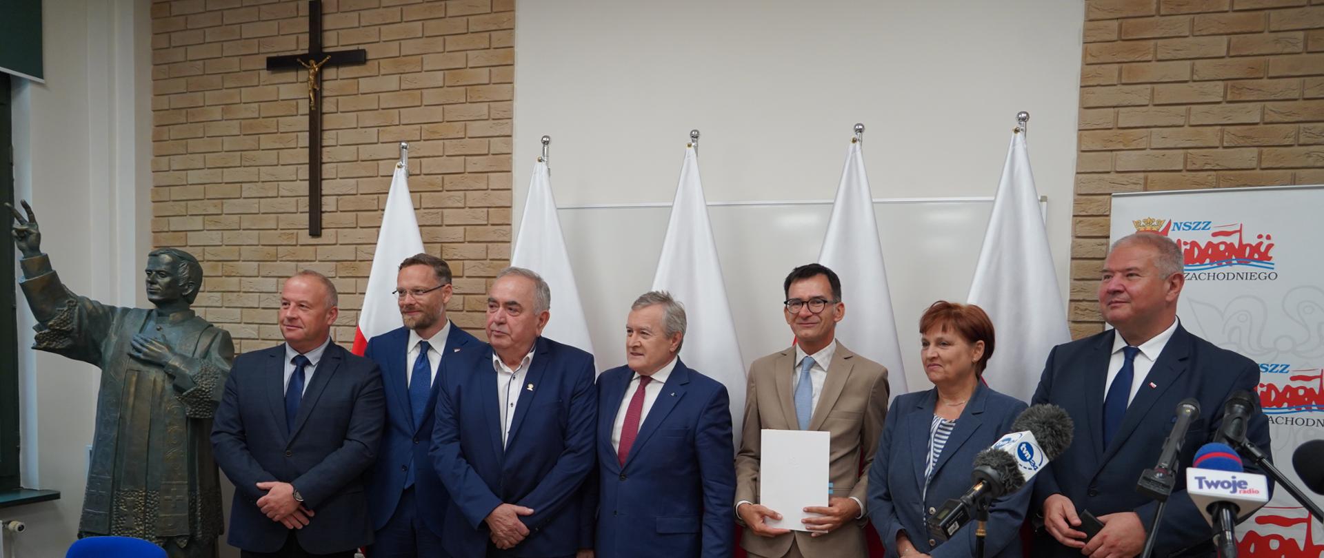 wspólne zdjęcie uczestników wydarzenia