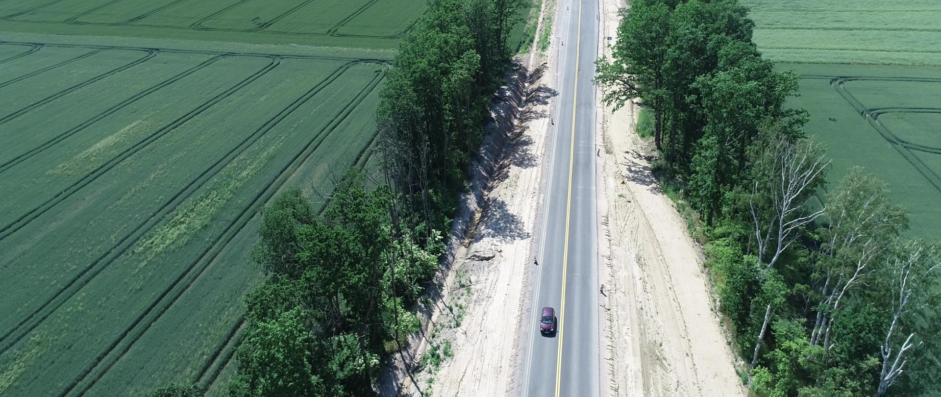 Droga krajowa nr 22 między Czarlinem a Knybawą.