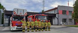 Strażacy JRG Cieszyn oddający honor