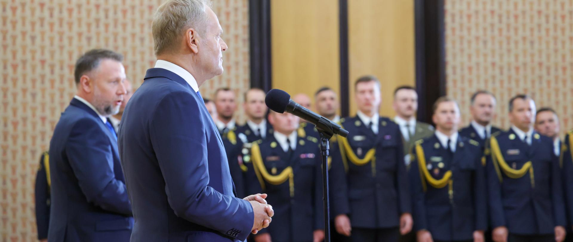 Uroczystość w KPRM z udziałem strażaków