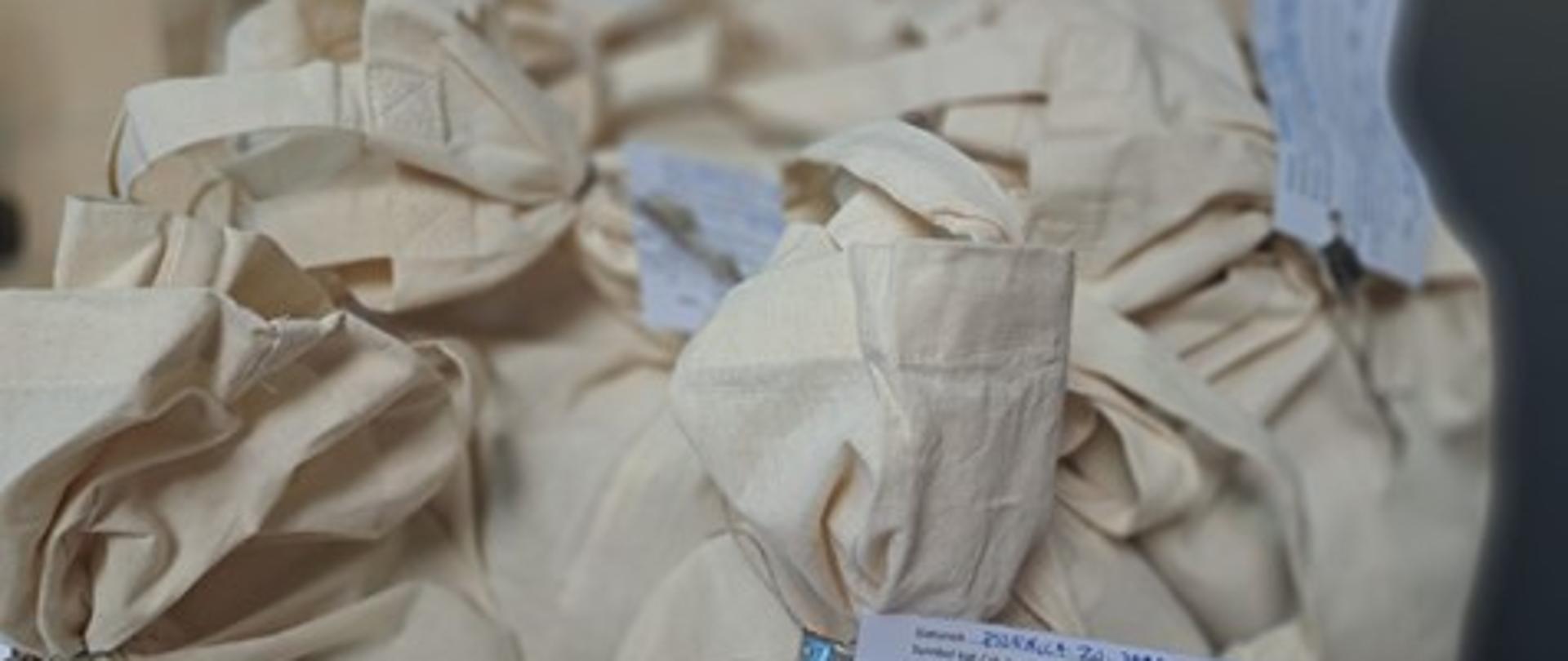 Próby zapakowane i zabezpieczone plombami