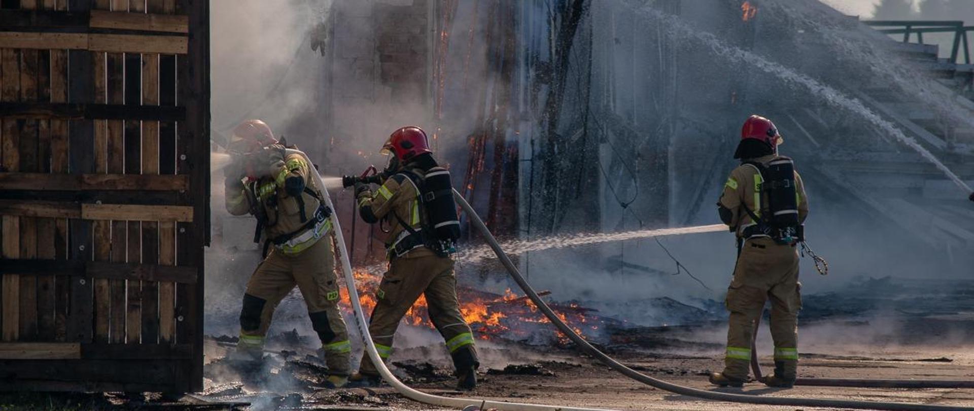 Pożar garaży w Manieczkach 
