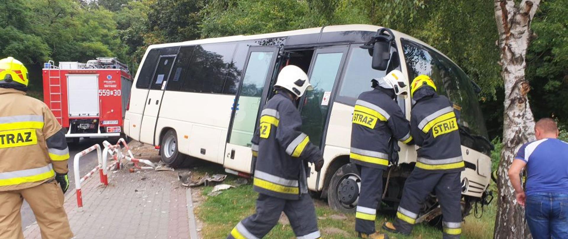  Kolizja autobusu rejsowego