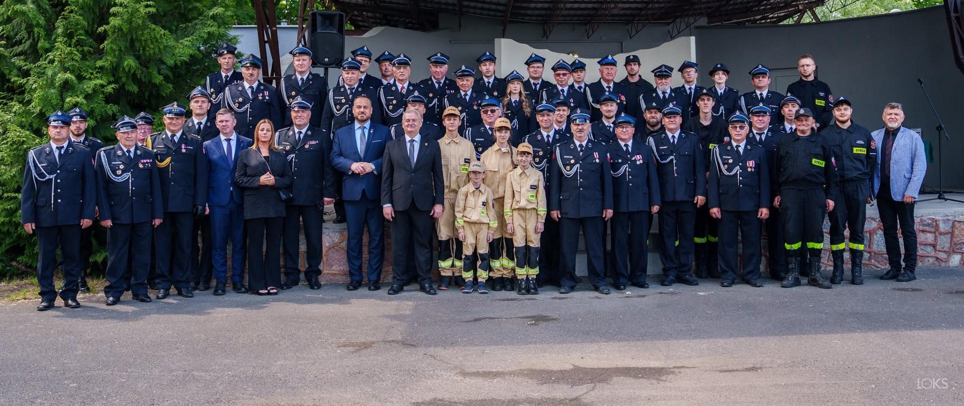 Strażacy oraz zaproszeni goście na Gminne Obchody Dnia Strażaka