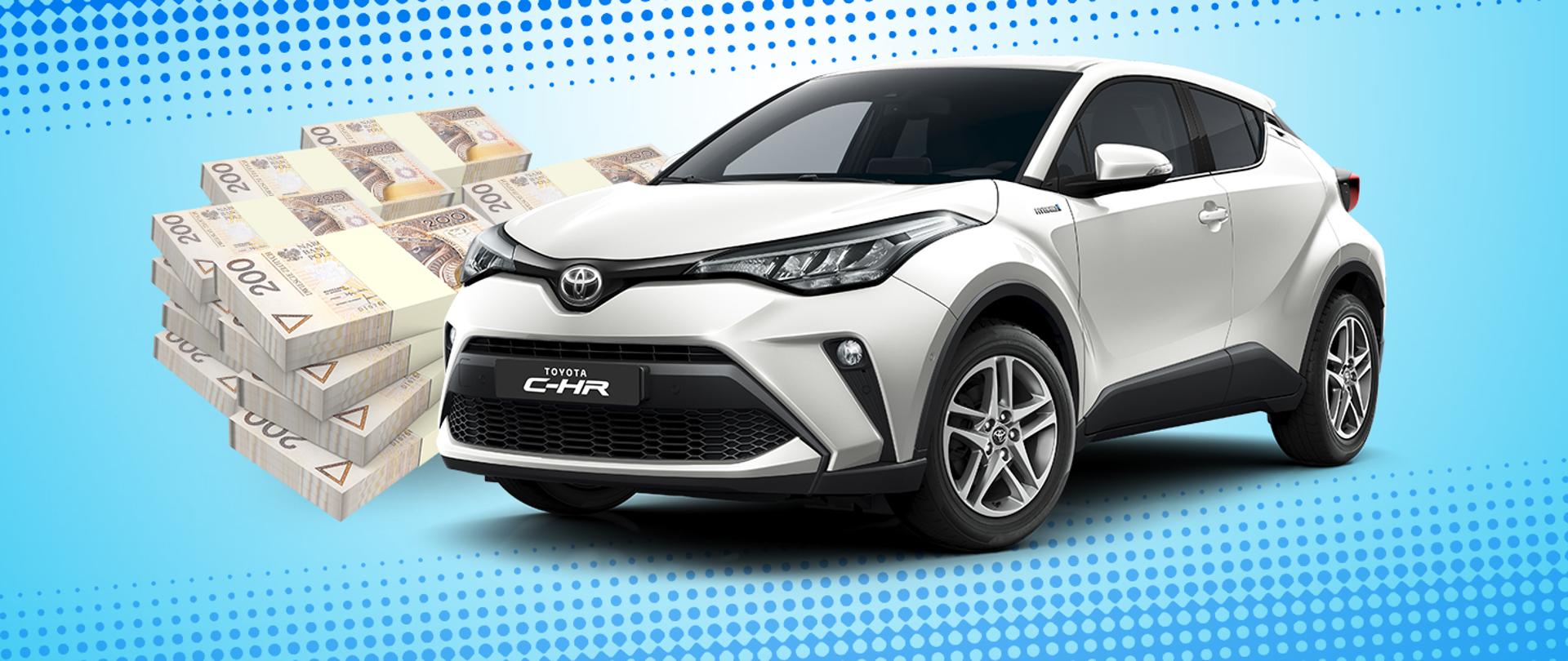 Samochód Toyota C-HR obok niego paczki z banknotami pieniędzy ułożone jedne na drugich.