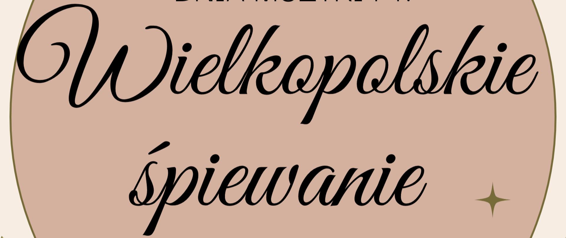 Inforamcja dotycząca koncertu z okazji Międzynarodowego Dnia Muzyki pt. WIelkopolskie Śpiewanie. Głowne informacje zawarte w beżowym kole na środku, tło stabowi biały kolor z owocowo-kwiecistymi elementami w narożnikach. 