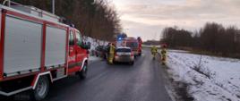 Działania pleszewskich strażaków podczas wypadku drogowego, do którego doszło w Łaszewie.