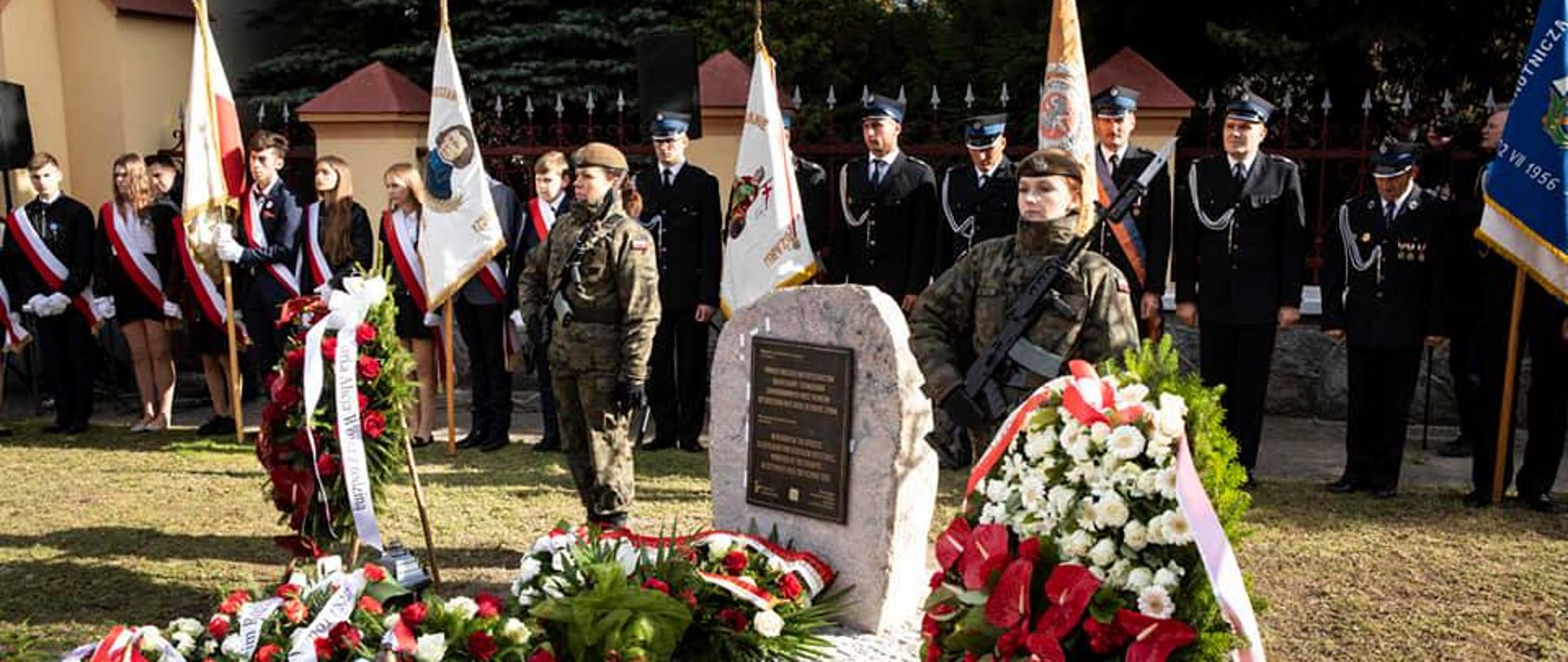 W niedzielę, 6 października br. Minister Edukacji Narodowej Dariusz Piontkowski uczestniczył w uroczystościach upamiętniających Władysława i Stanisławę Krysiewiczów - polskie małżeństwo zamordowane podczas wojny za ukrywanie ośmiorga Żydów. Państwo Krysiewiczowie zostali pośmiertnie uhonorowani przez Instytut Pileckiego. W ramach projektu „Zawołani po imieniu” odsłonięta została tablica poświęcona ich pamięci. 