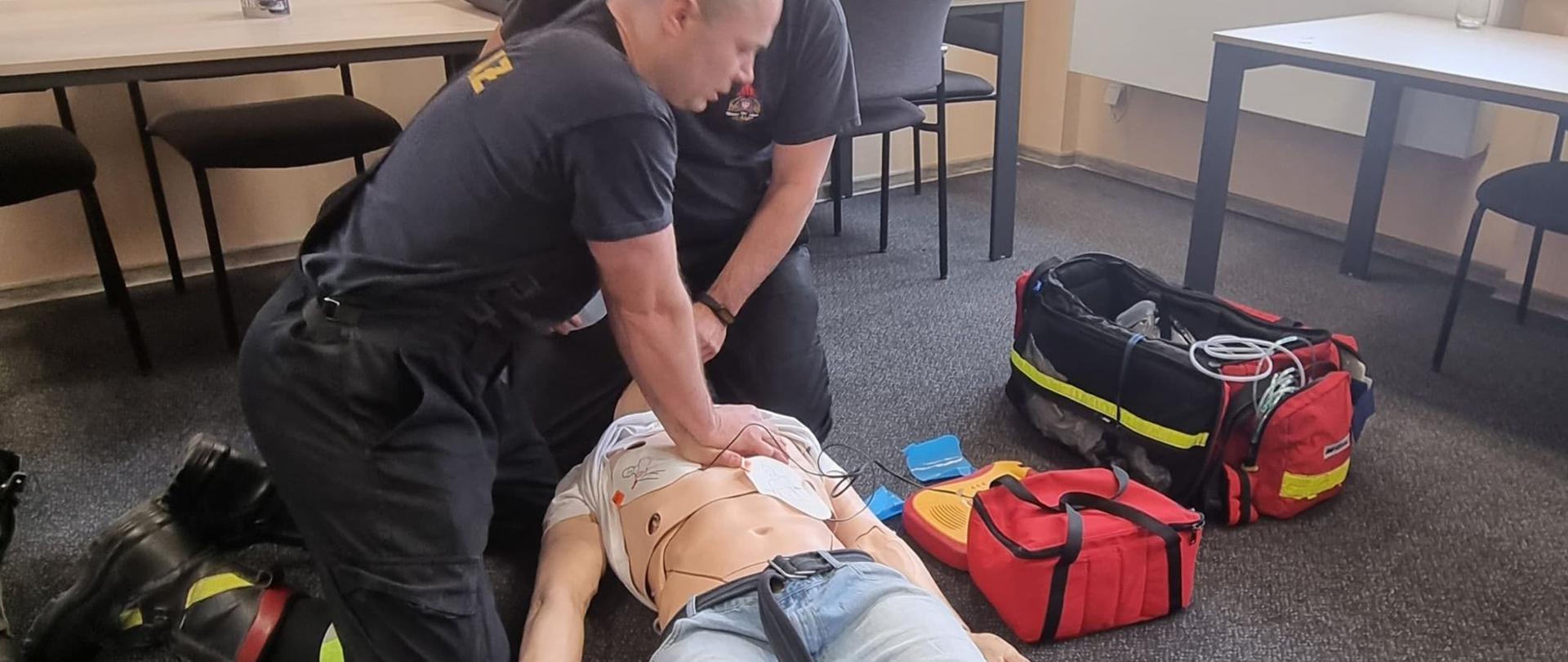 Egzamin recertyfikujący z udzielania kwalifikowanej pierwszej pomocy (KPP). 