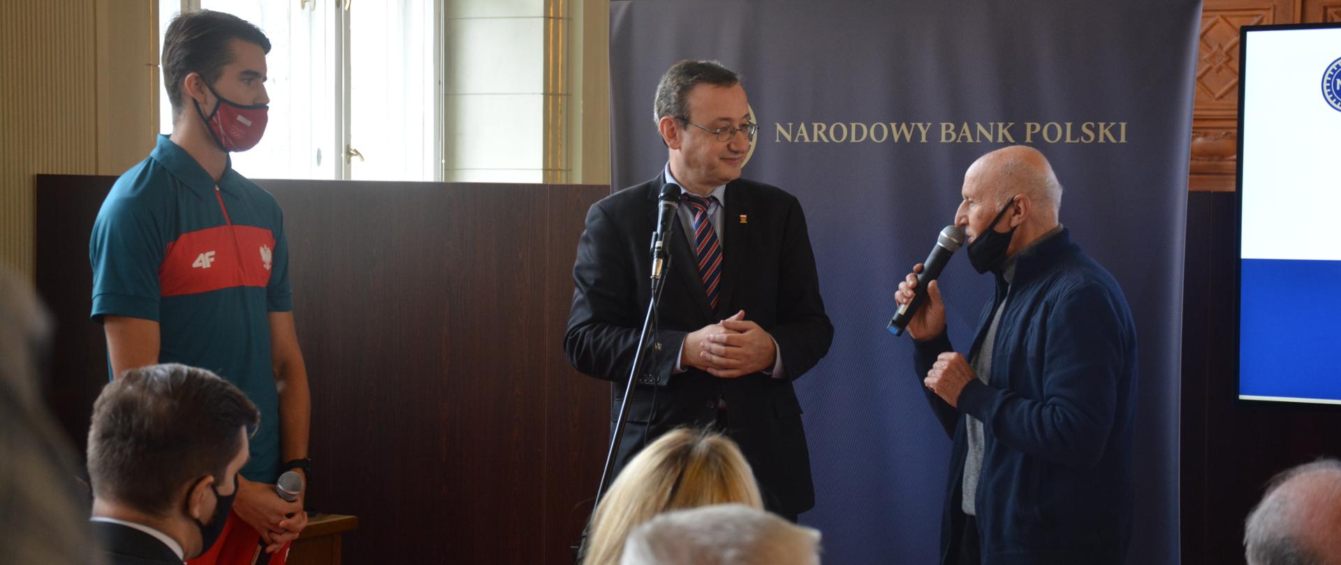 W oficjalnym otwarciu wystawy wzięli udział sportowcy biorący udział w dwóch olimpiadach w Tokio 