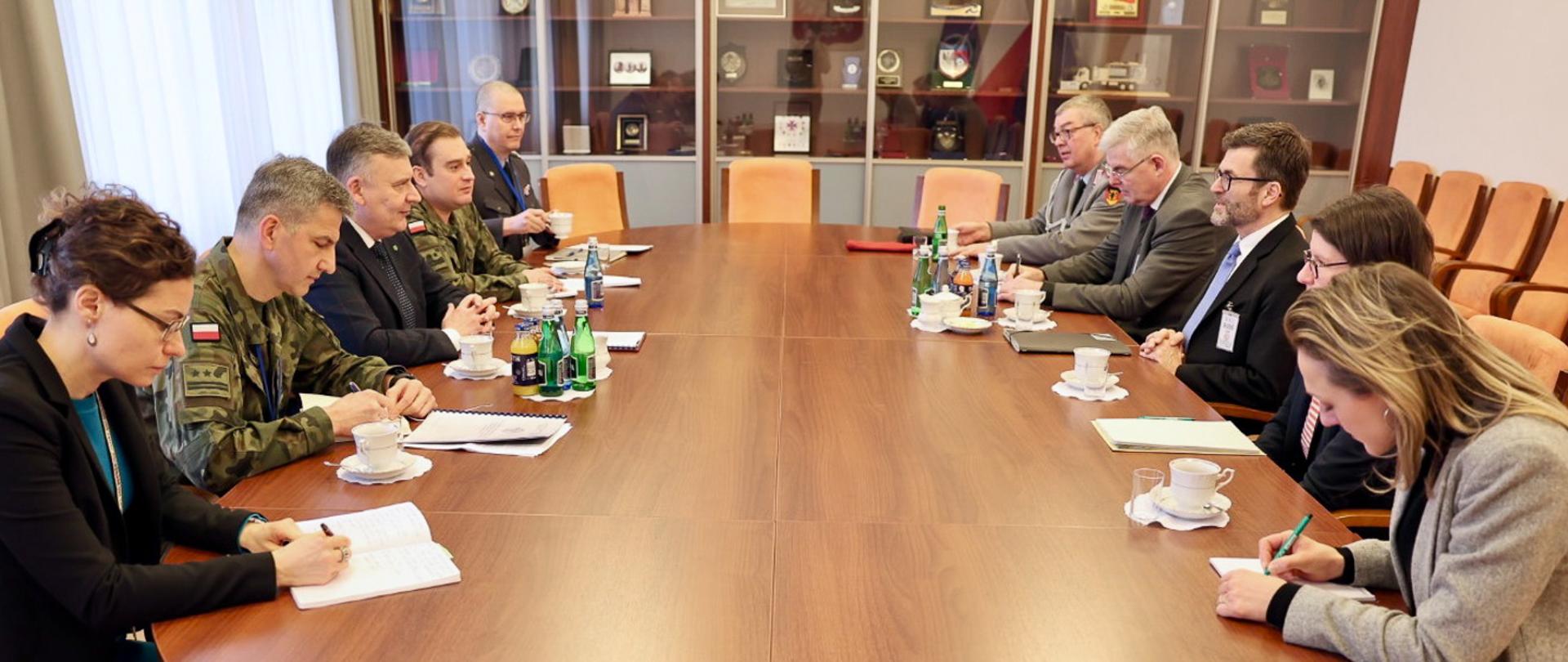 20 lutego br. Sekretarz Stanu w MON Paweł Bejda spotkał się z Sekretarzem Stanu w Federalnym Ministerstwie Finansów Niemiec, Heiko Thoms.