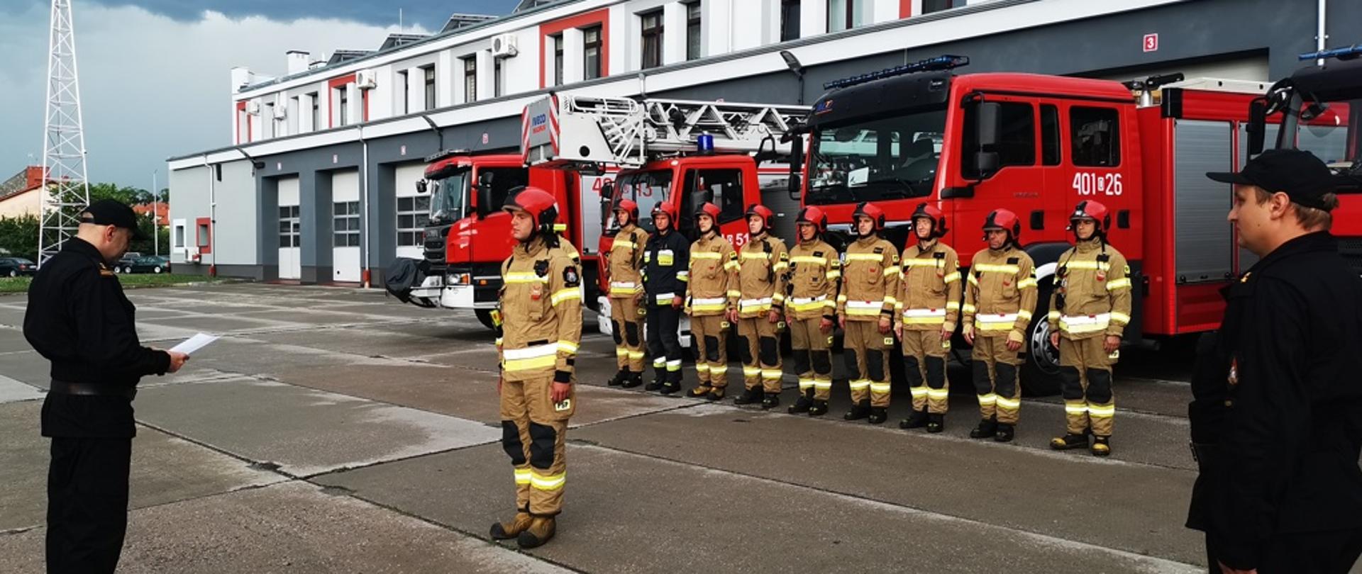 Uroczyste wręczenie nagrody za podjęcie czynności ratowniczych w czasie wolnym od służby przy wypadku drogowym