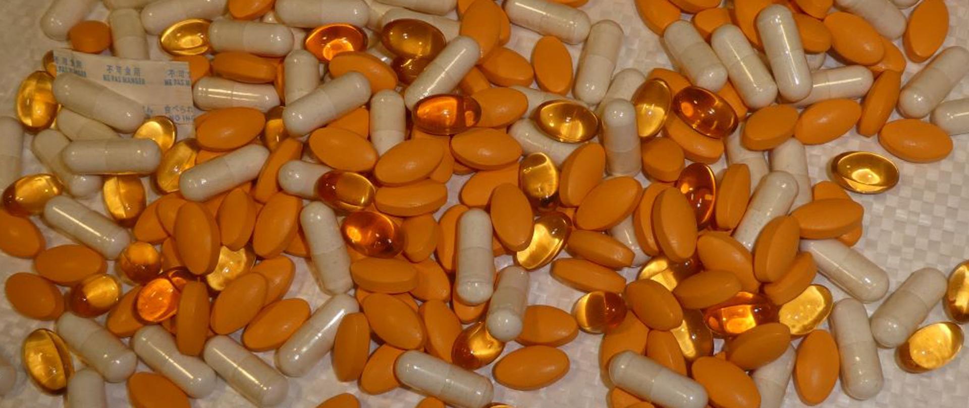 Tabletki żółte i białe