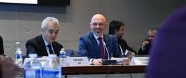 Wiceminister Michał Kurtyka podczas konferencji MAE w Paryżu