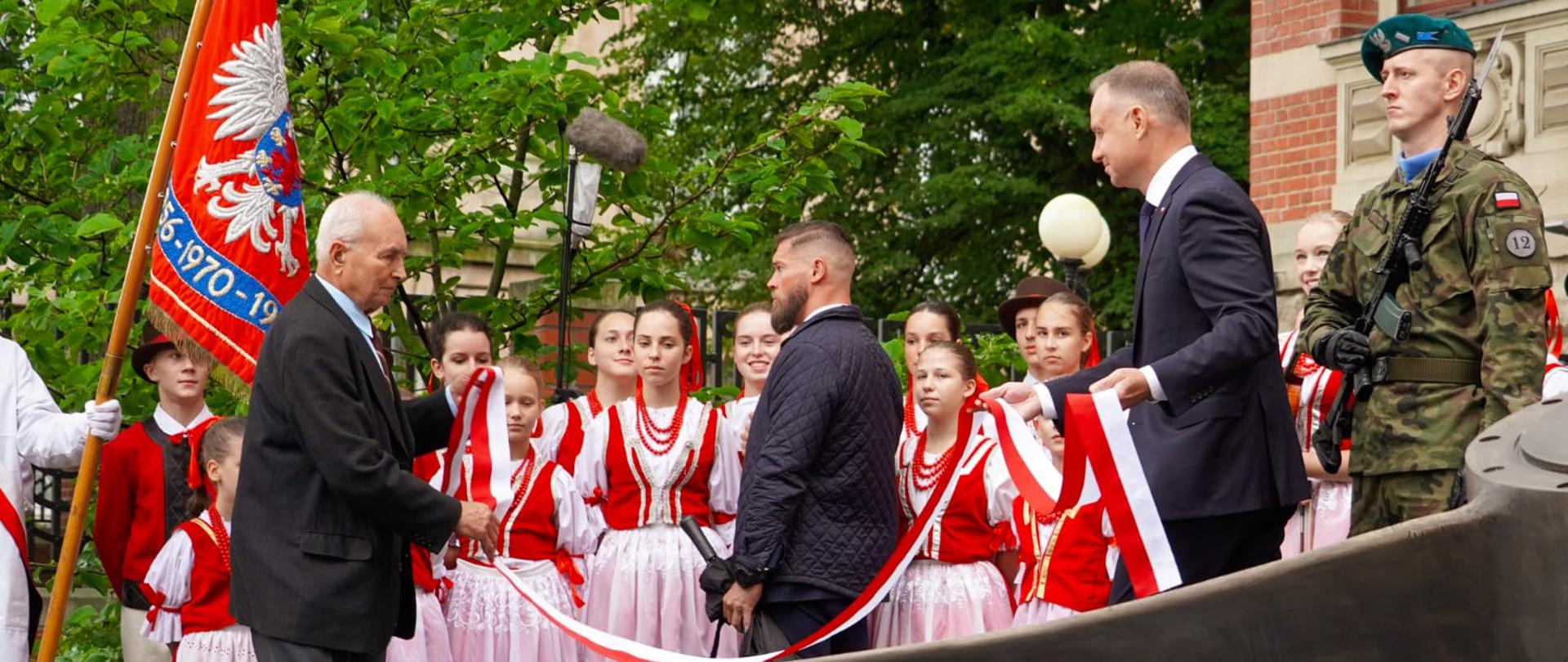 Prezydent Andrzej Duda wspólnie z Eugeniuszem Szerkusem odsłonił Pomnik Bohaterów Stycznia ’71