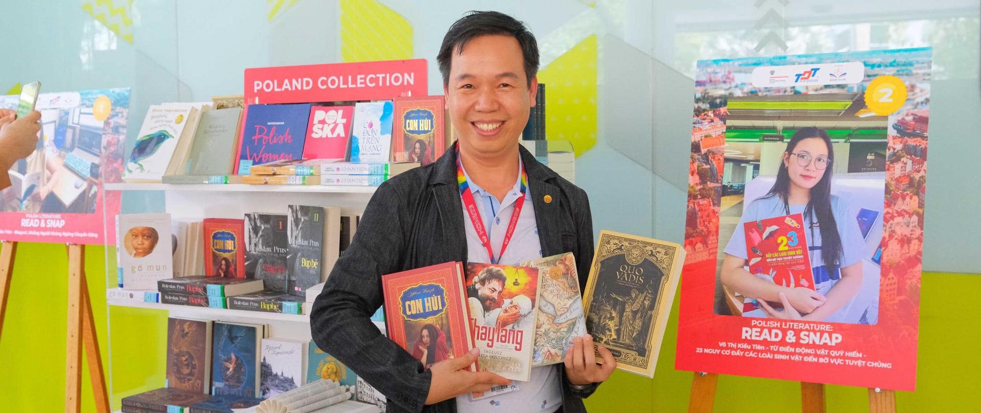 Otwarcie kącika książek na Uniwersytecie Ton Duc Thang (for. TDT University)