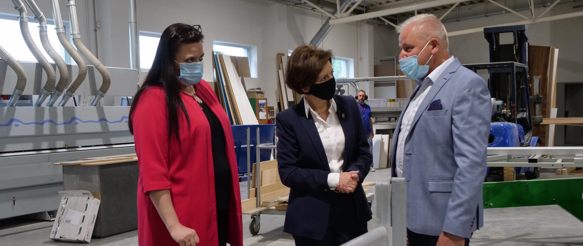 Wizyta minister Marleny Maląg w Accros Studio Mebli 