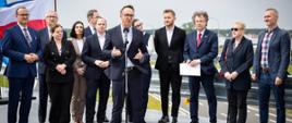 Minister infrastruktury Dariusz Klimczak podczas konferencji dotyczącej otwarcia pierwszego fragmentu Obwodnicy Metropolii Trójmiejskiej na odcinku od Chwaszczyna do Żukowa