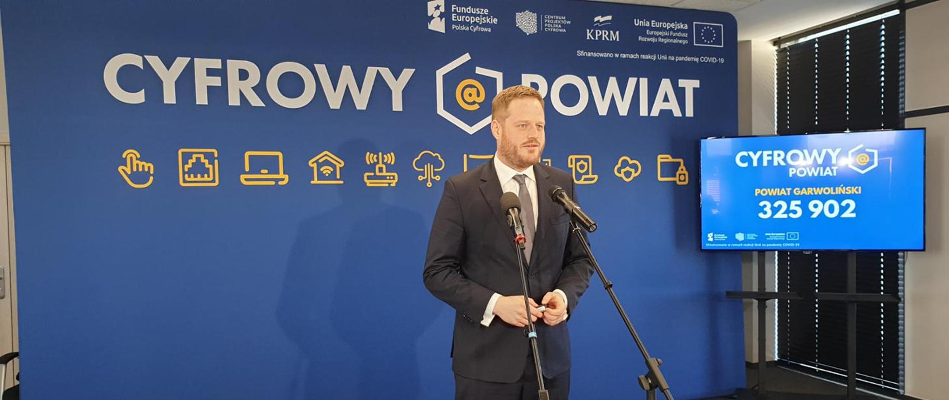 Na zdjęciu widać mężczyznę