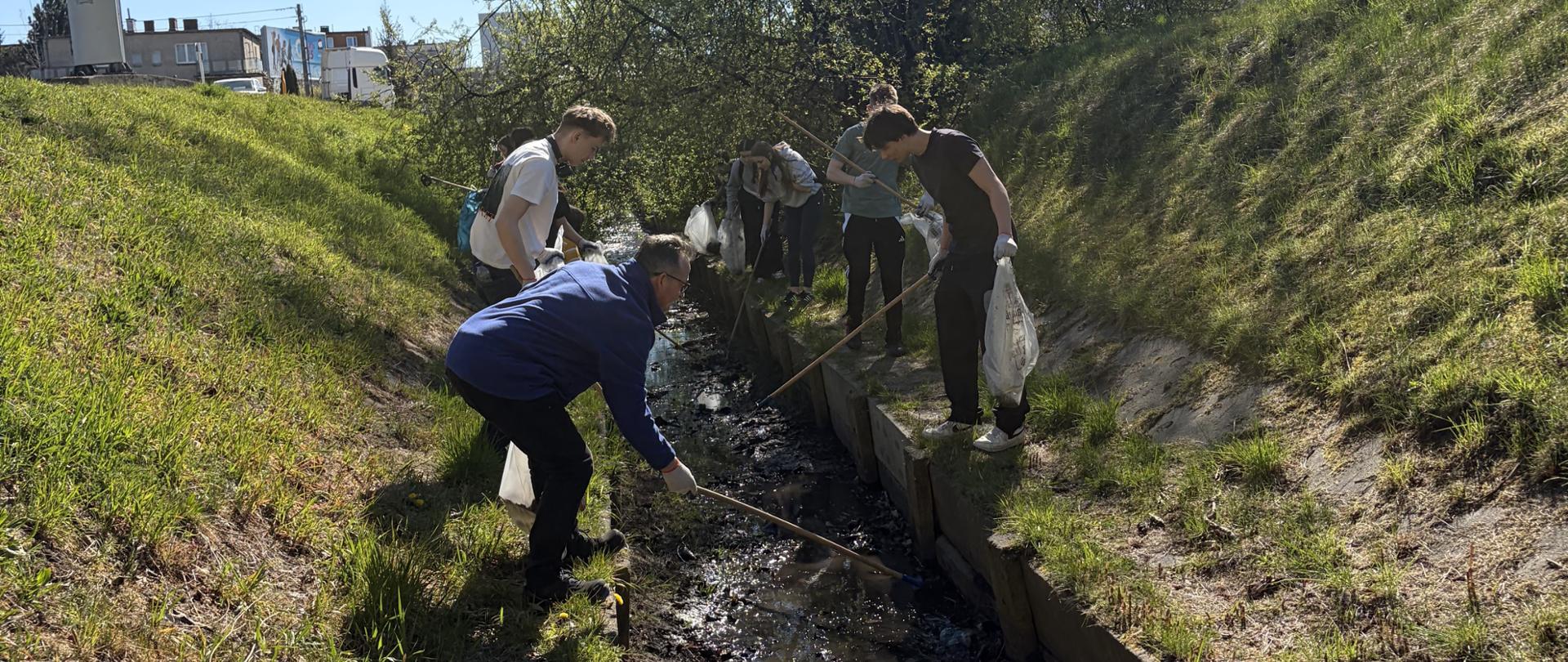 Sprzątanie Zagórskiej Strugi 260424
