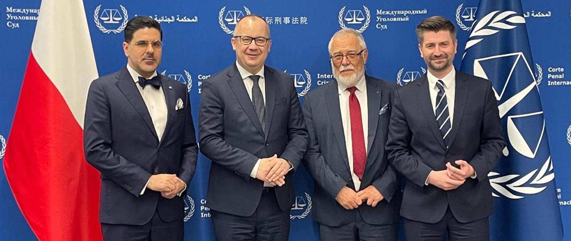 Od lewej: kanclerz Międzynarodowego Trybunału Karnego Osvaldo Zavala Giler, minister Adam Bodnar, prezes Międzynarodowego Trybunału Karnego prof. Piotr Hofmański, wiceminister Krzysztof Śmiszek