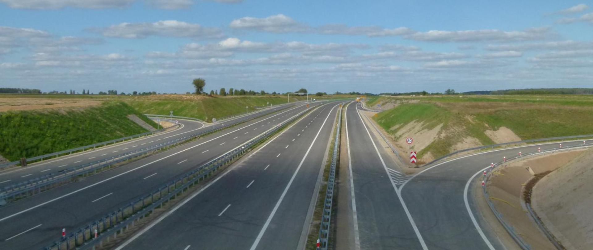 Dwujezdniowa droga ekspresowa - zdjęcie ilustracyjne.