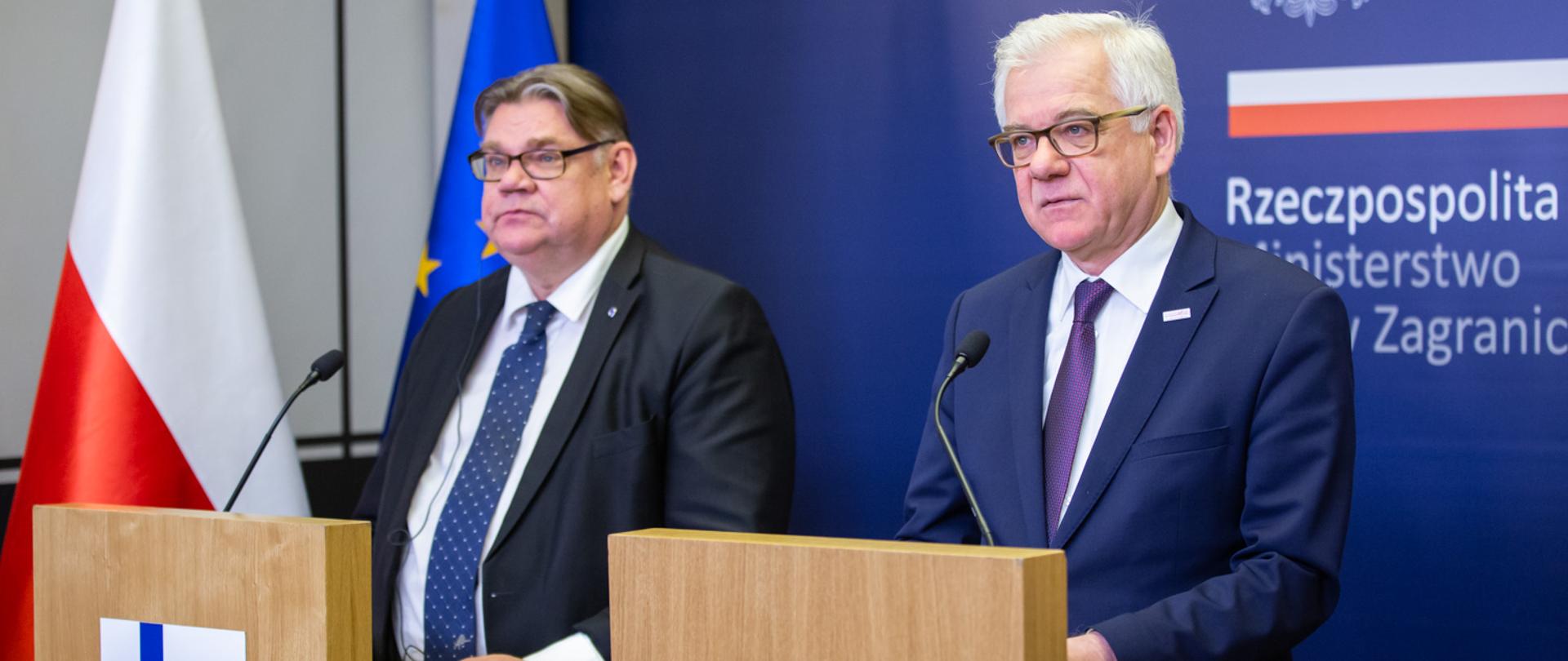 Minister Jacek Czaputowicz oraz minster Timo Soinim podczas konferencji prasowej w MSZ w Warszawie