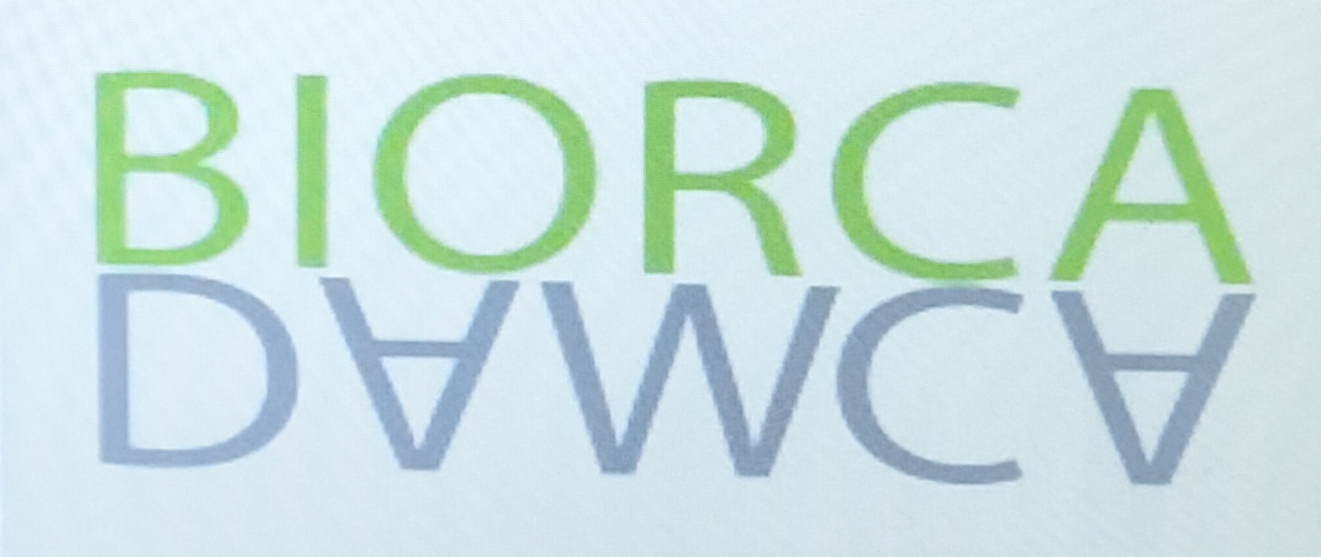 na błękitnym tle napis na górze biorca pod spodem dawca