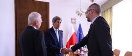 Spotkanie wiceministra Adama Guibourgé-Czetwertyńskiego i ministra Piotra Naimskiego, Pełnomocnika Rządu ds. Strategicznej Infrastruktury Energetycznej ze specjalnym wysłannikiem prezydenta Stanów Zjednoczonych ds. klimatu Johnem Kerrym,. 