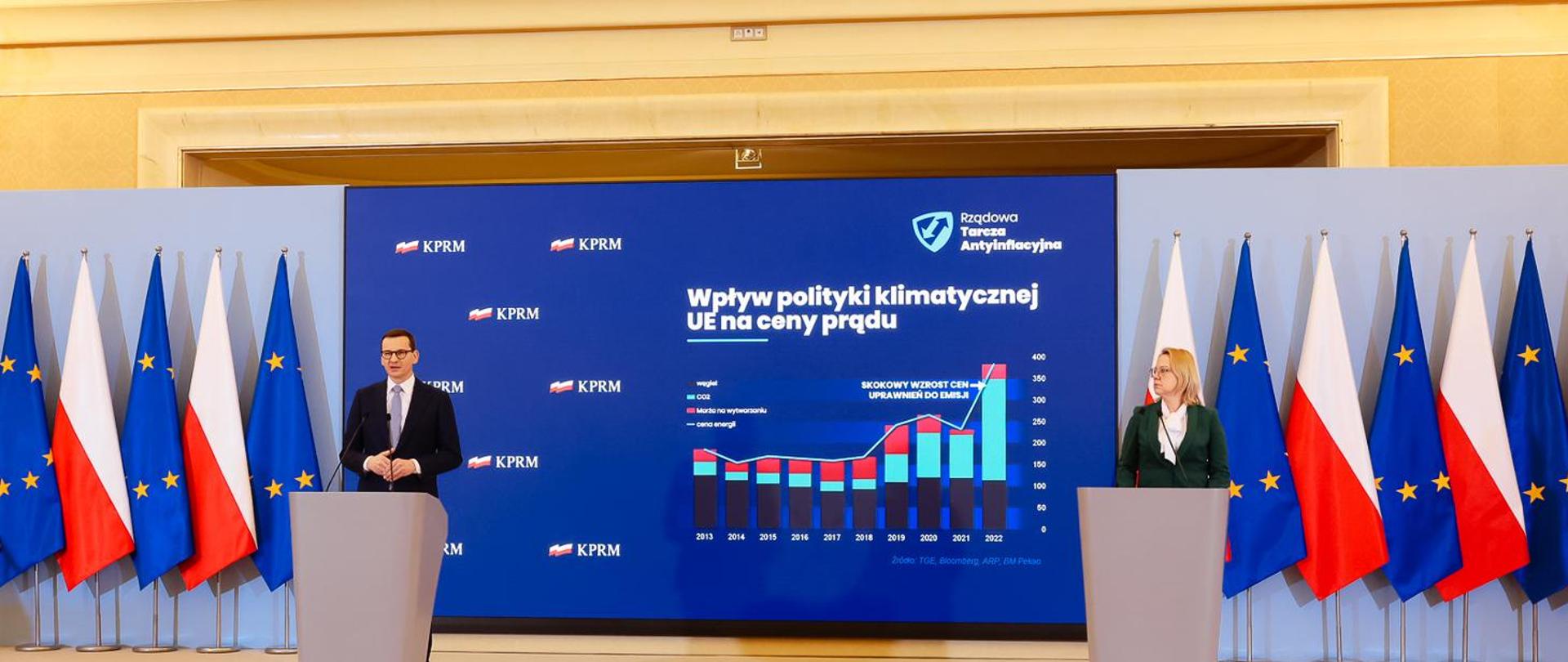 Minister Anna Moskwa podczas konferencji w KPRM z premierem Mateuszem Morawieckim