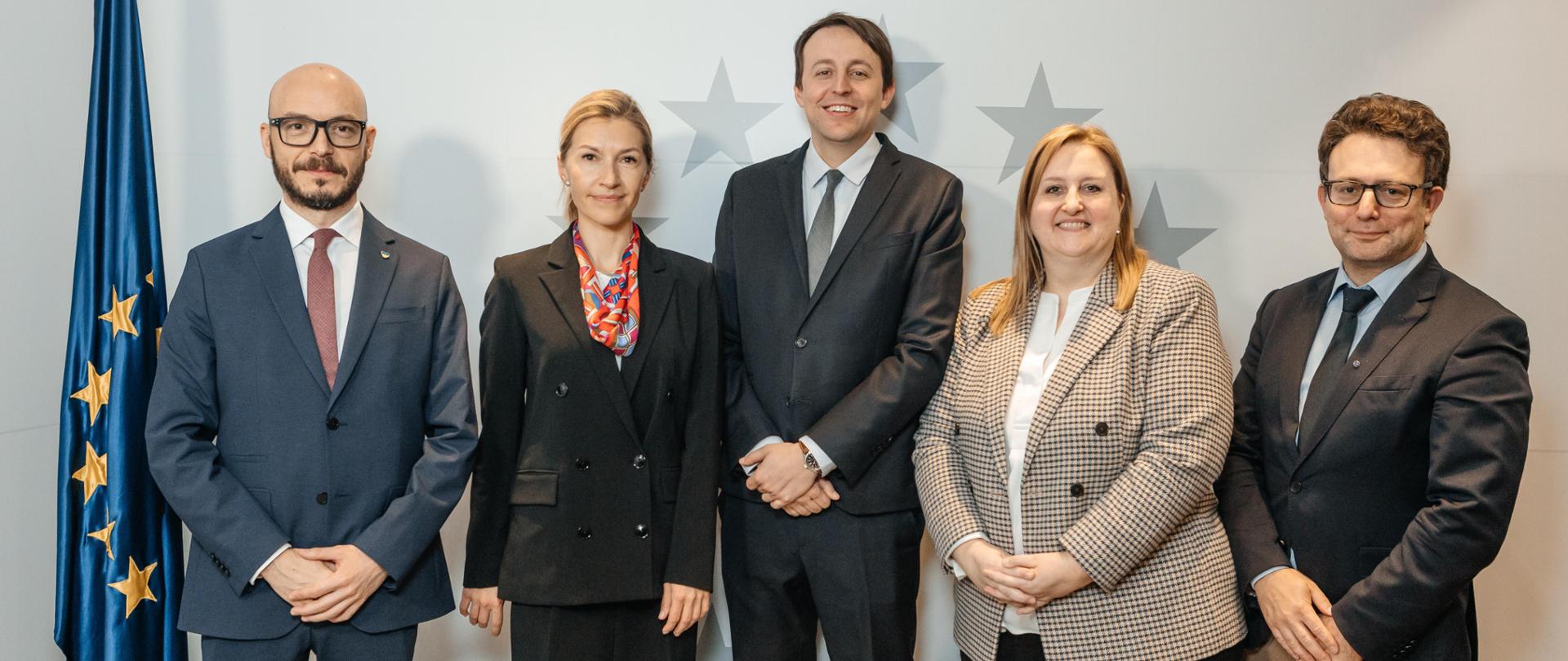 Od lewej: Sergi Barrera, dyrektor Biura PE; Monika Krzepkowska, chargé d’affaires a. i. RP w Madrycie; Javi López, wiceprzewodniczący Parlamentu Europejskiego; Ilona Kałdońska, Konsul Generalna w Barcelonie; Manuel Szapiro, dyrektor przedstawicielstwa KE.