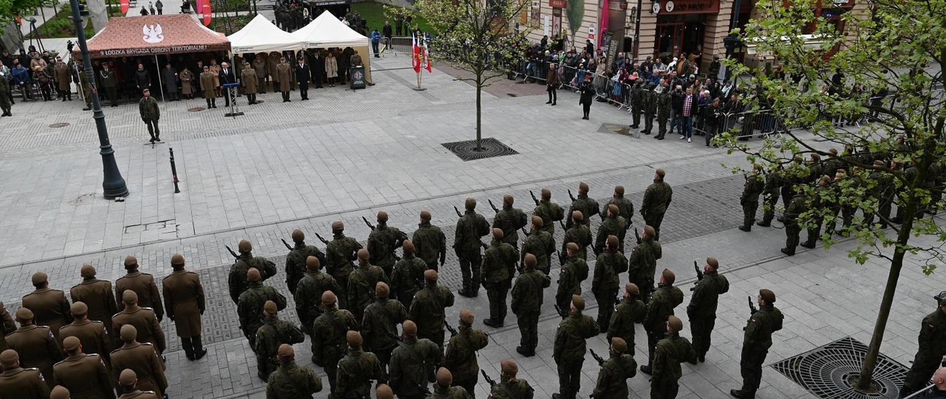 Święto 9 Łódzkiej Brygady Obrony Terytorialnej w Pasażu Schillera w Łodzi 