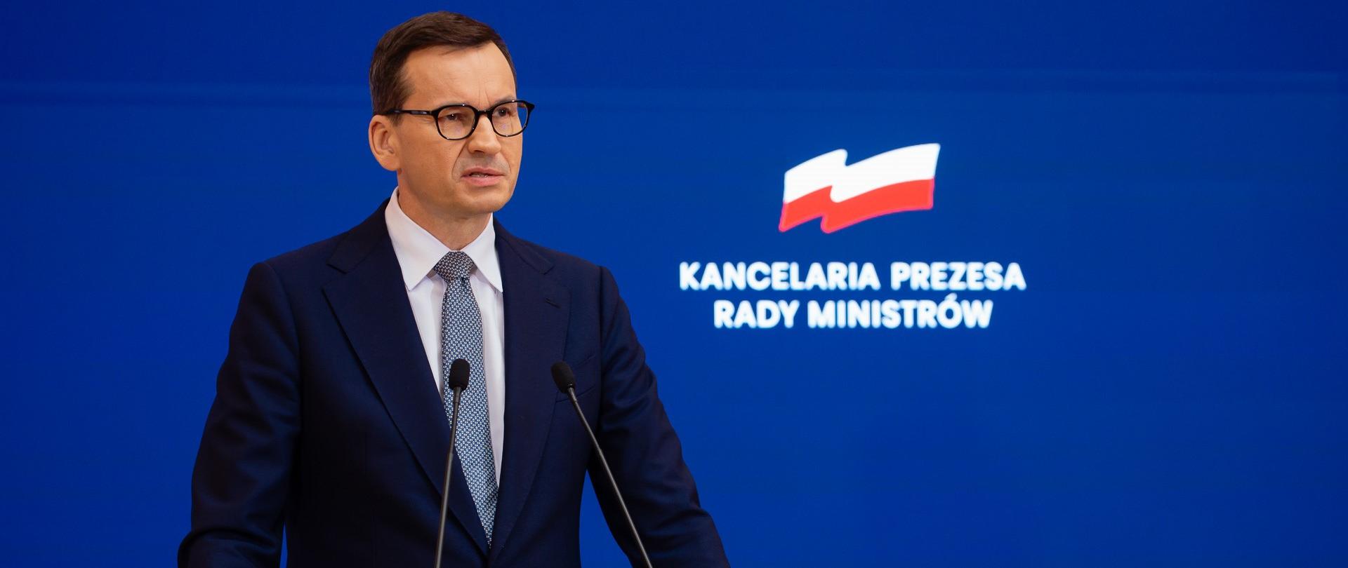 Premier Mateusz Morawiecki podczas konferencji prasowej w KPRM