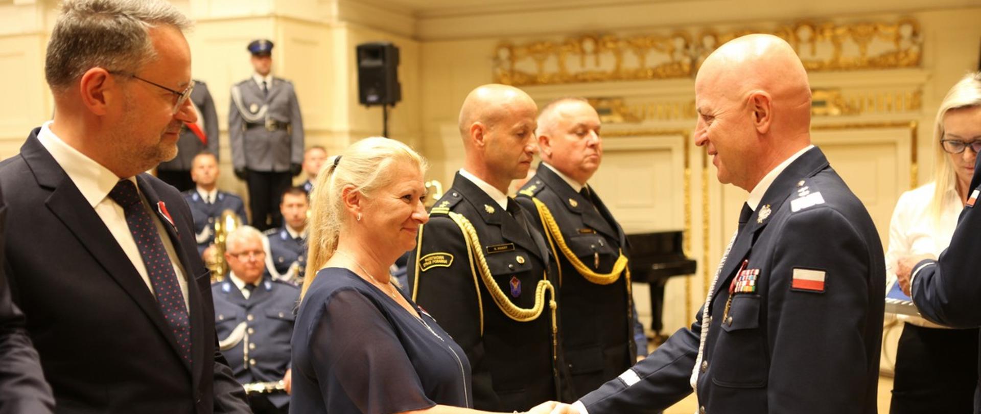 obchody święta Policji - aula uniwersytecka, wręczanie medali i odznaczeń