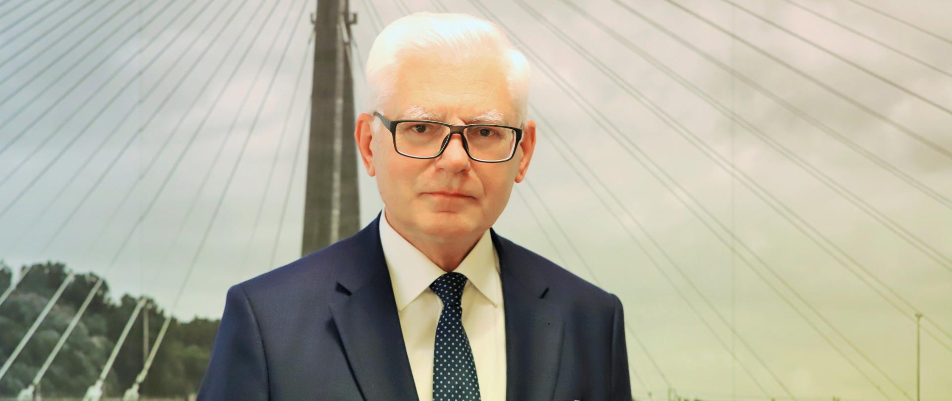 Elegancko ubrany mężczyzna