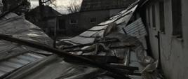 Usuwanie skutków silnych wiatrów- zerwany dach