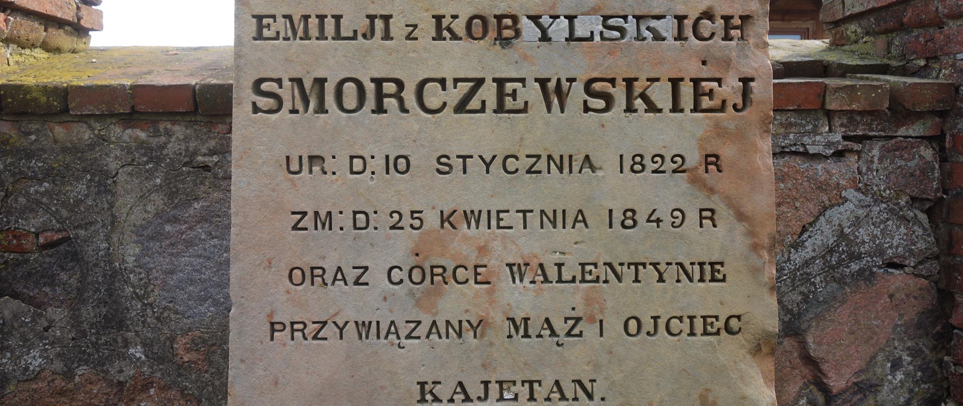 Nagrobek Emilji z Kobylskich Smorczewskiej oraz jej córki Walentyny