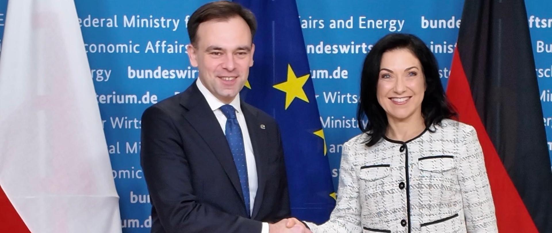 Minister Finansów i Gospodarki Andrzej Domański wraz z minister gospodarki i energii Katherine Reiche