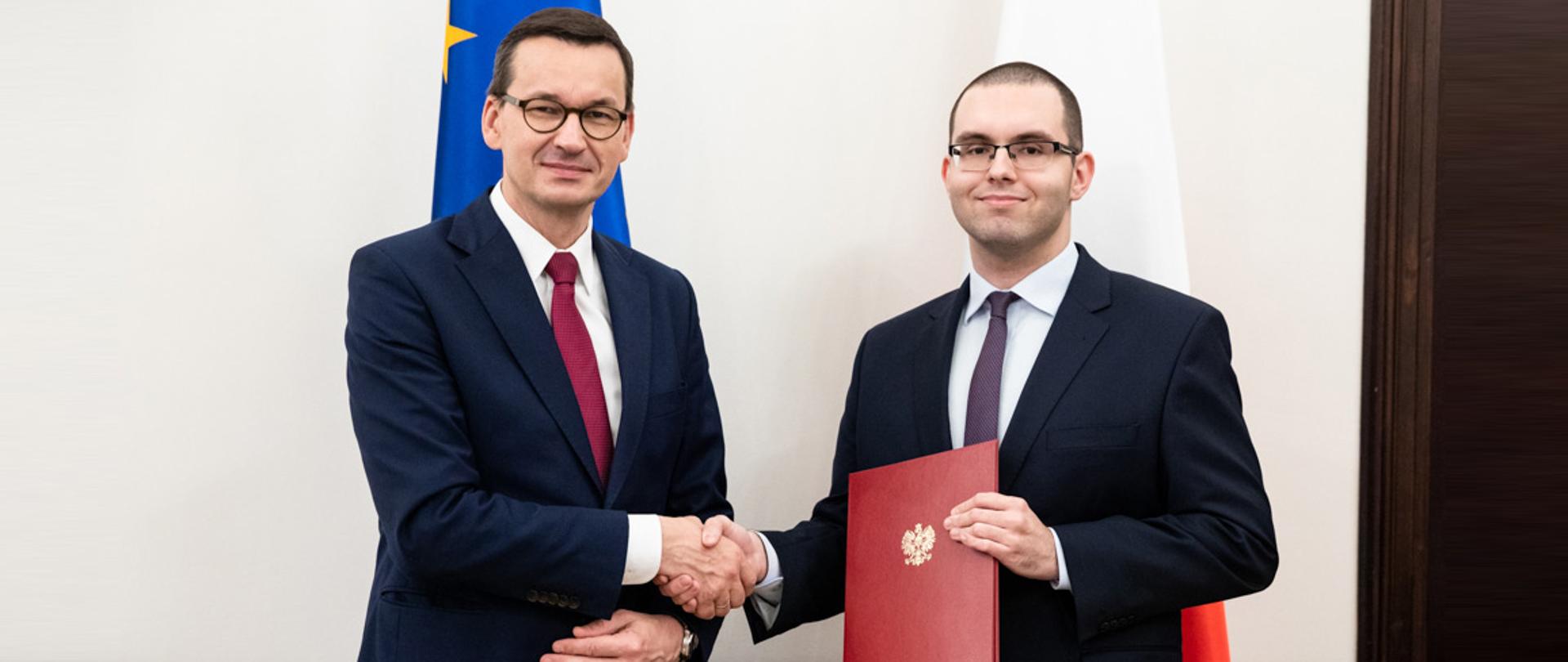 Piotr Mazurek Pełnomocnik rządu do spraw polityki młodzieżowej i Premier Mateusz Morawieckia