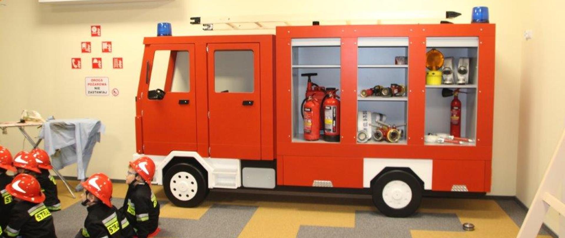 zdjęcie przedstawia wnętrze sali edukacyjnej dla dzieci. 