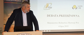 Minister Ardanowski przemawiający podczas debaty przedżniwnej