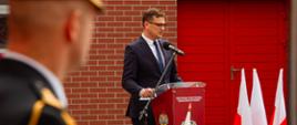 Wojewoda Michał Sztybel przemawia podczas uroczystości