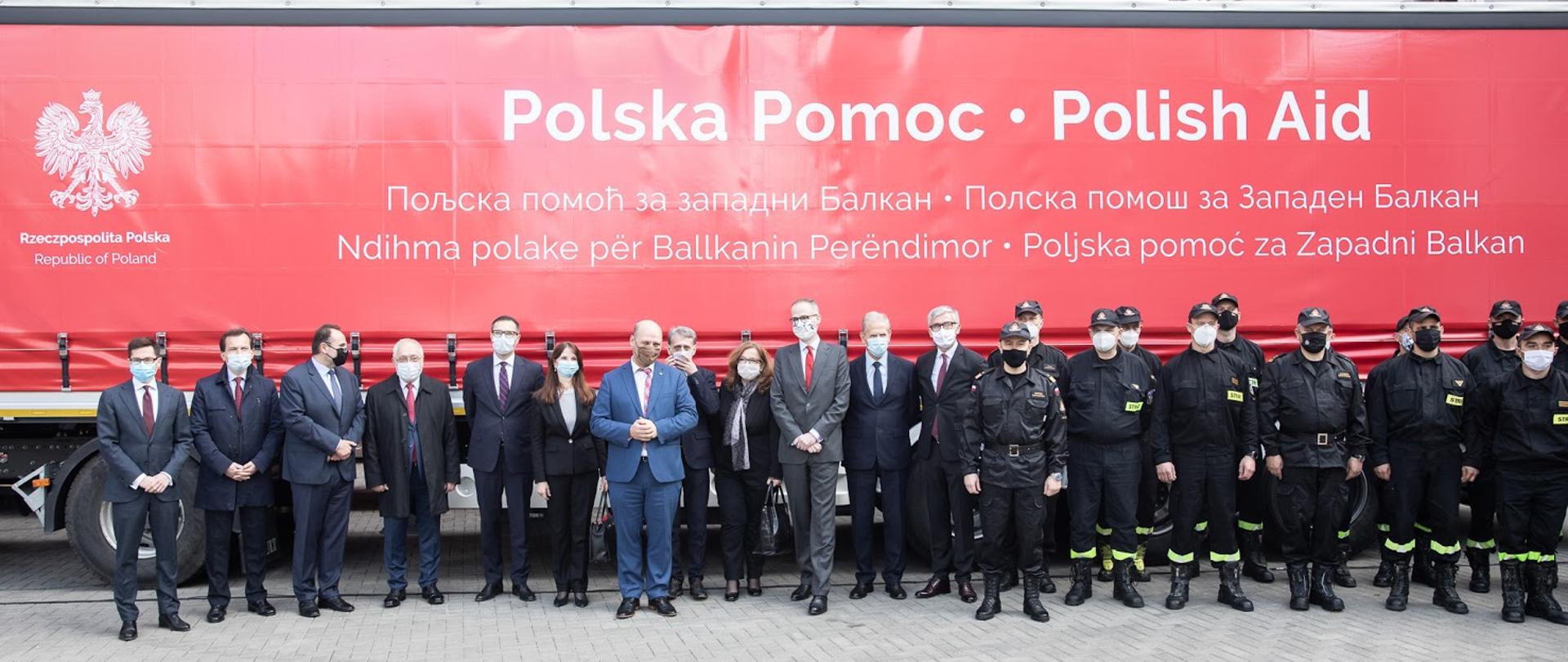 2020.05.26 Warszawa . Minister Szymon Szynkowski vel Sek . Minister Pawel Jablonski . Przekazanie pomocy dla Balkany Zachodnie . Polish Aid - Polska Pomoc . Straz Pozarna .Fot. Tymon Markowski / MSZ