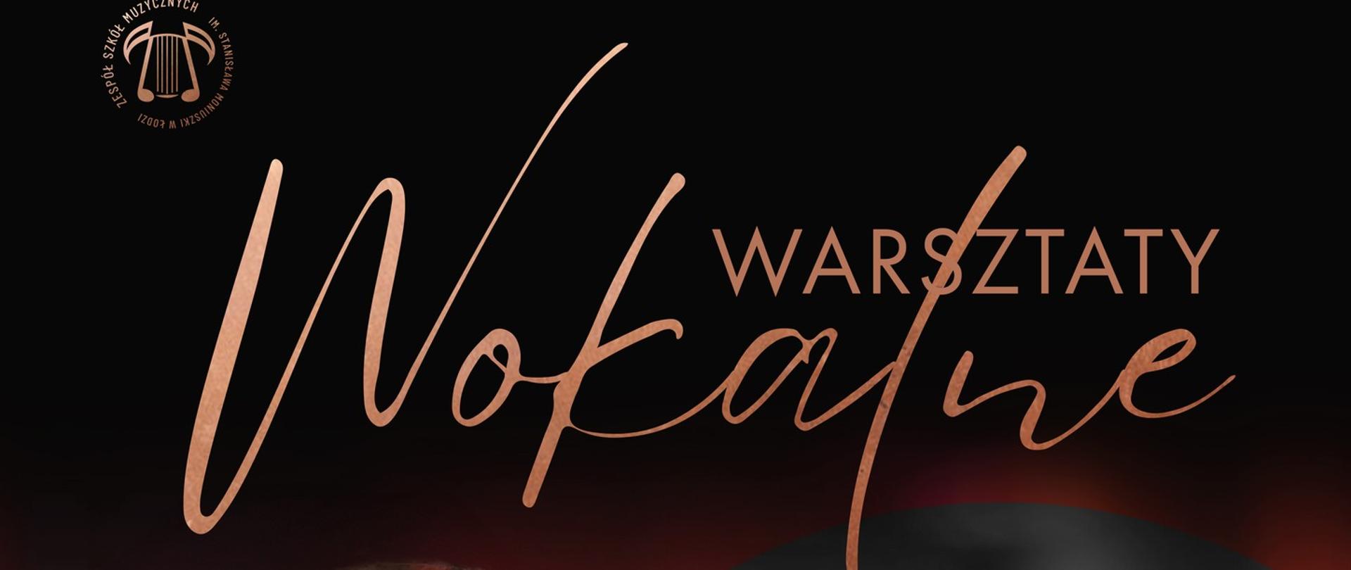 ciemne tło, na plakacie zdjęcie prowadzącego