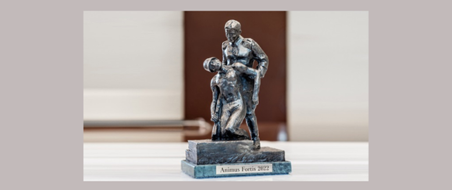 Zdjęcie przedstawia statuetkę ANIMUS FORTIS