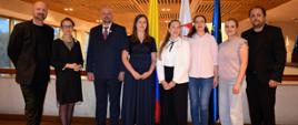 Miembros del Cuerpo Diplomático de la Embajada junto a los integrantes del Cuarteto de Cuerdas Meccore